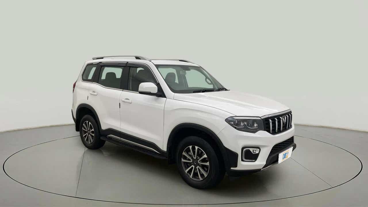 Front three-quarter view of a Everest White Mahindra Scorpio-N