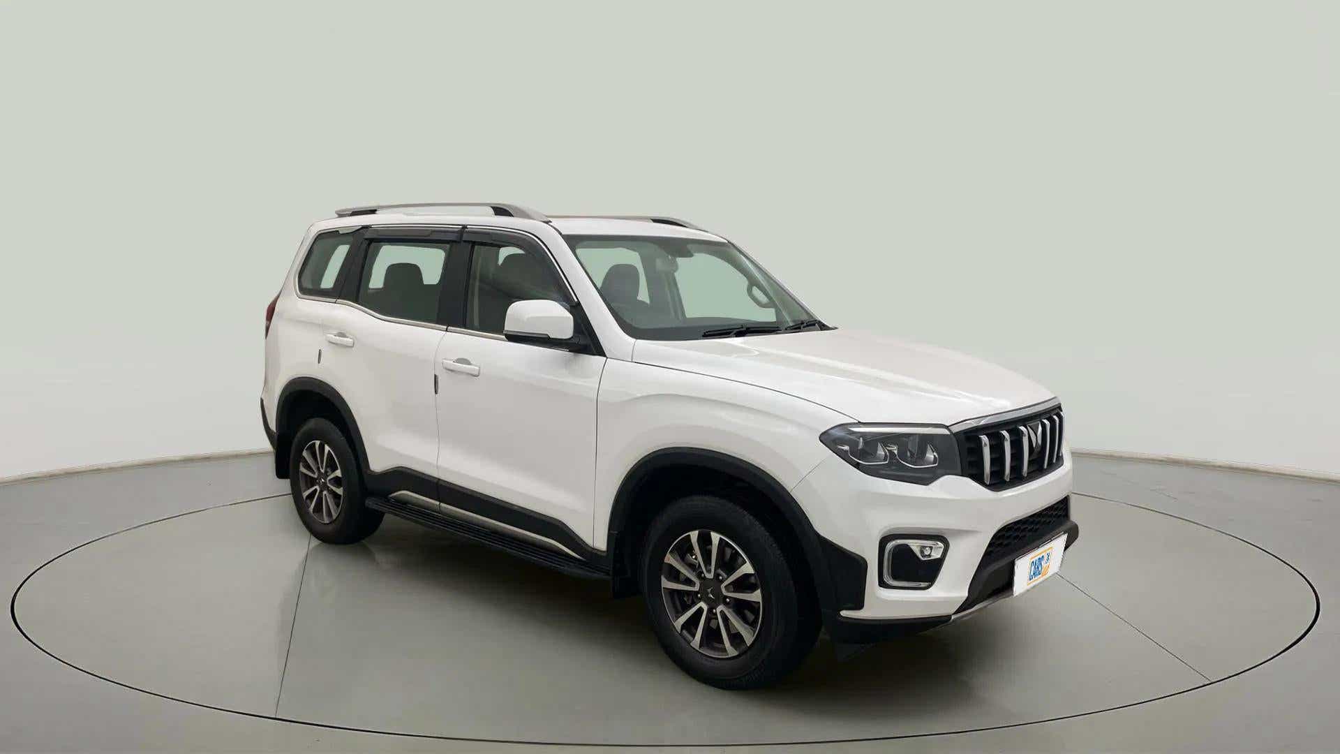 Front three-quarter view of a Everest White Mahindra Scorpio-N