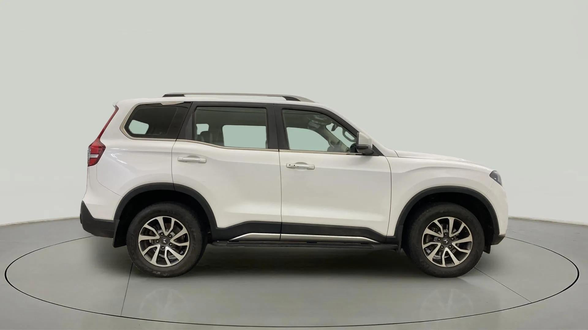 Side view of a Everest White Mahindra Scorpio-N