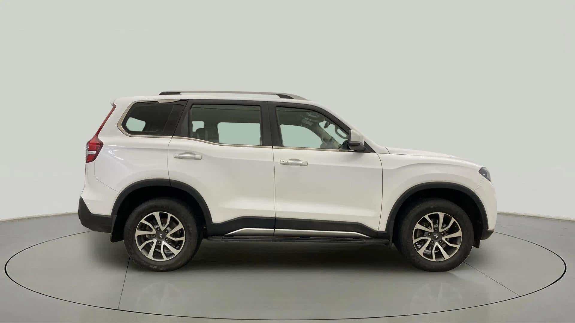 Side view of a Everest White Mahindra Scorpio-N