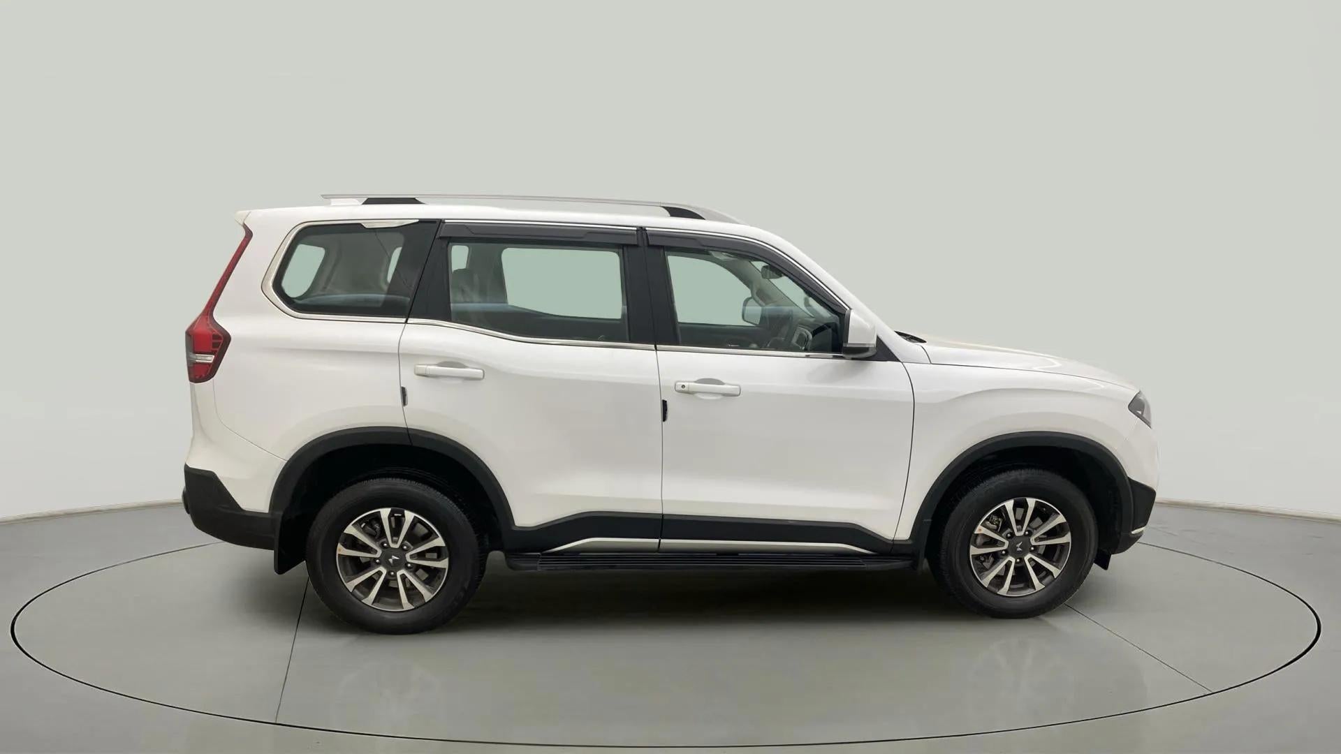 Side view of a Everest White Mahindra Scorpio-N