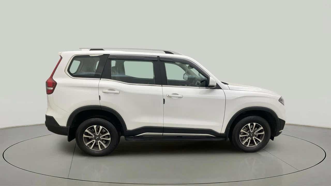Side view of a Everest White Mahindra Scorpio-N