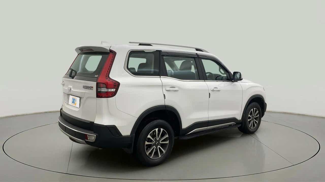 Rear three-quarter view of a Everest White Mahindra Scorpio-N