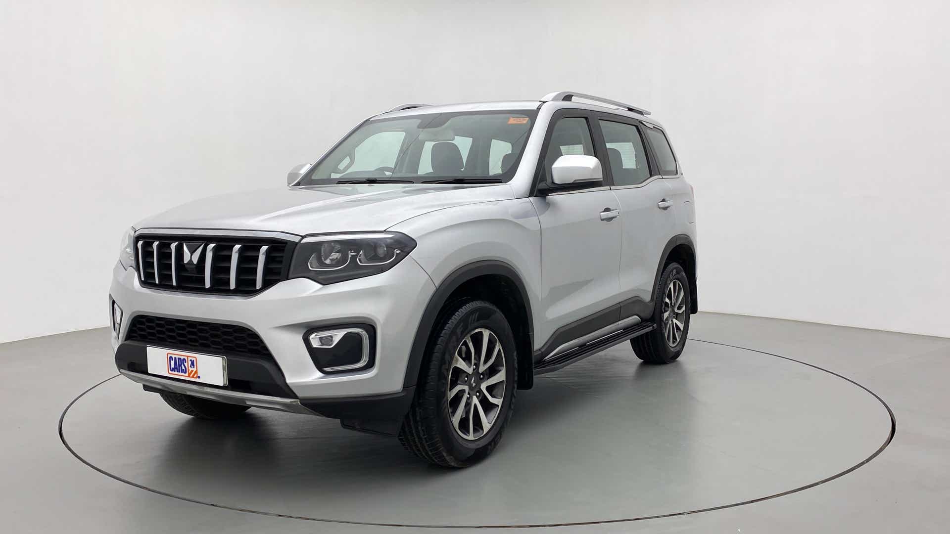 Front three-quarter of a Everest White Mahindra Scorpio-N