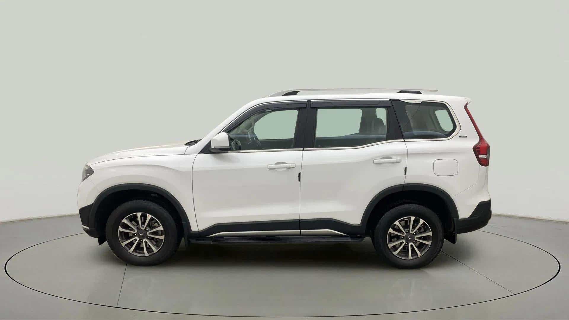 Side view of a Everest White Mahindra Scorpio-N