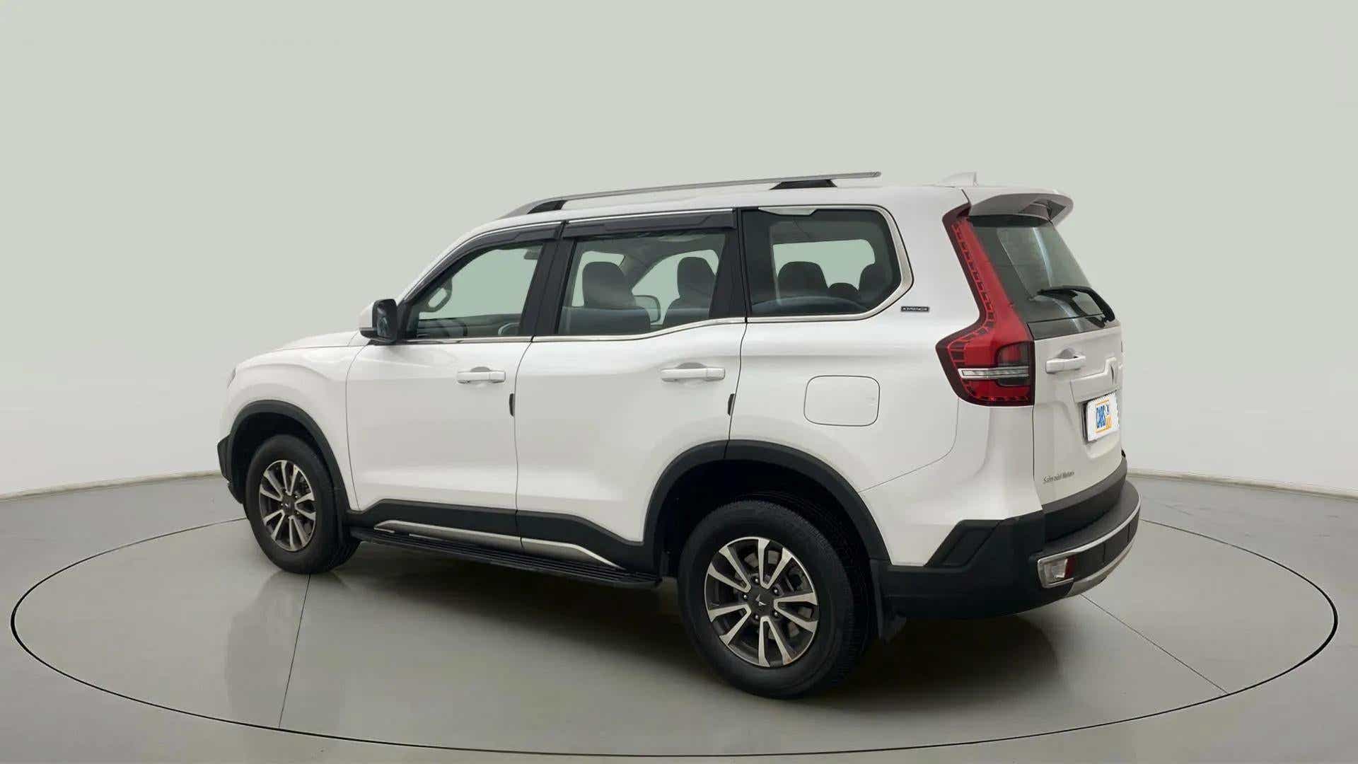 Rear three-quarter view of a Everest White Mahindra Scorpio-N