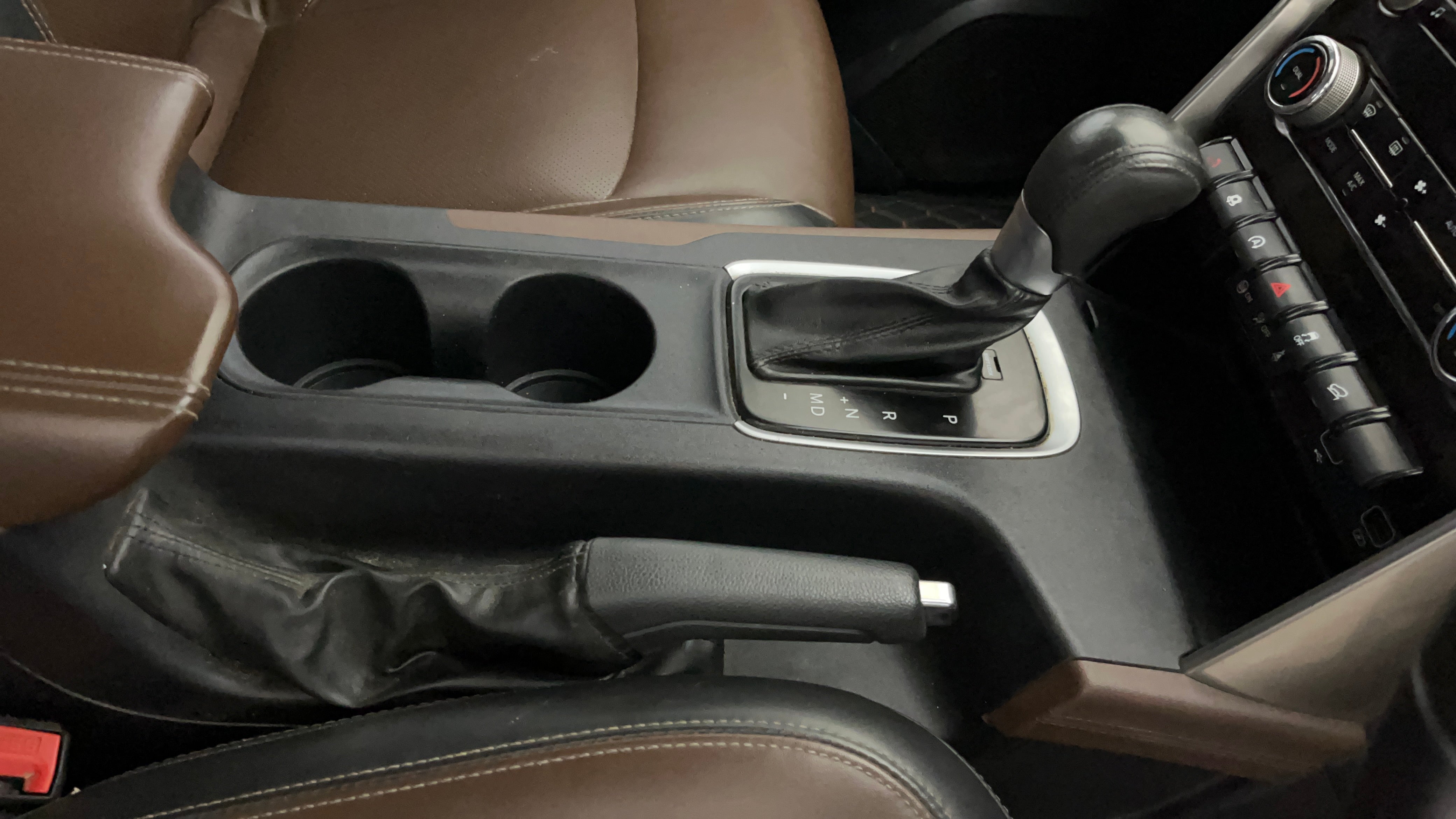 Central console and gear lever of a Mahindra Scorpio-N