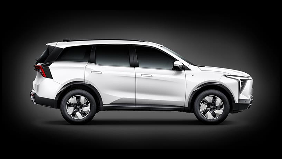 Side view of a Mahindra XEV 9S