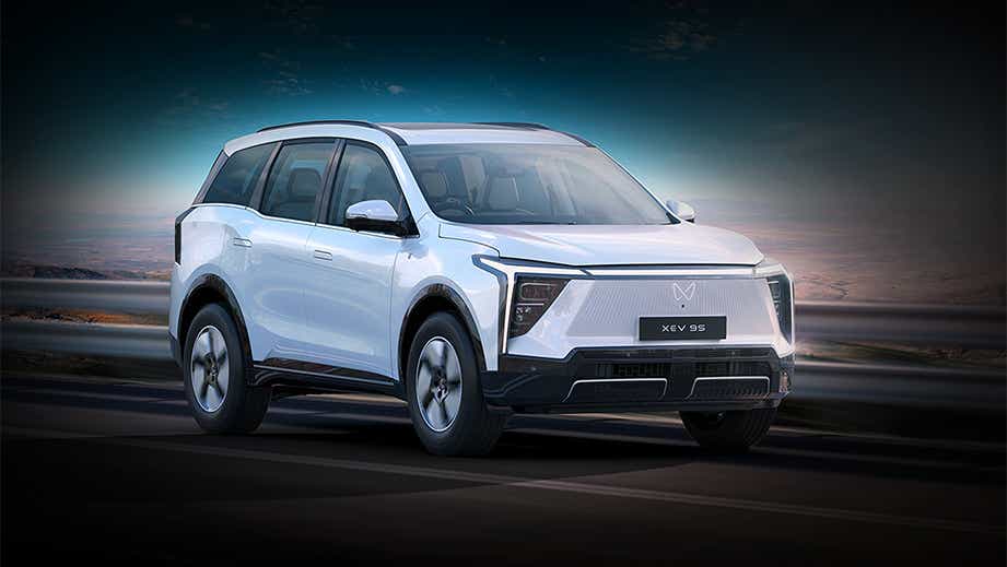 Front three-quarter view of a Mahindra XEV 9S