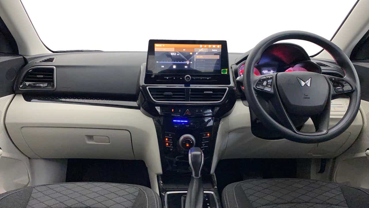 Dashboard and steering wheel of a Mahindra XUV 3XO