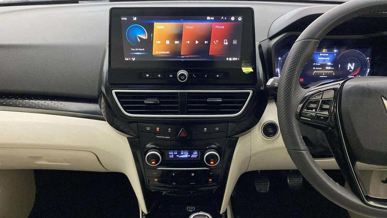 Dashboard and infotainment system of a Mahindra XUV 3XO