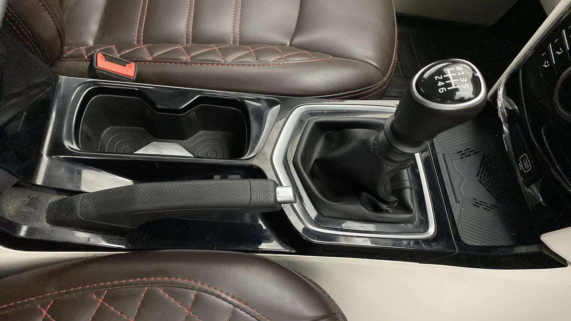 Gear lever and handbrake area of a Mahindra XUV 3XO