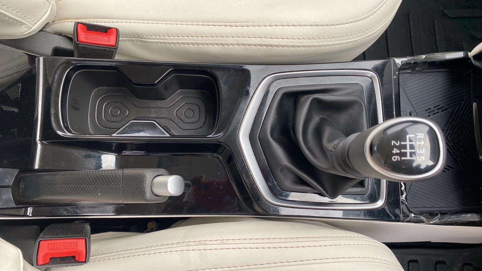 Centre console and gear shifter of a Mahindra XUV 3XO