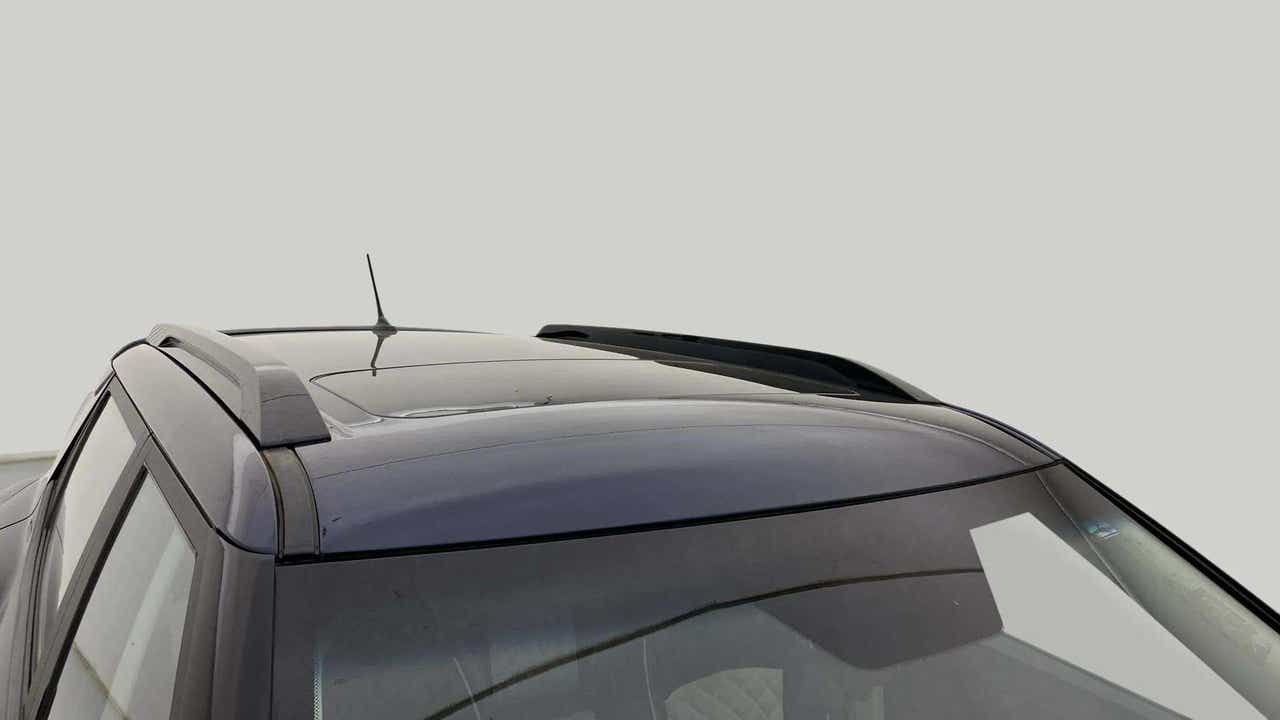 Roof and sunroof view of a Mahindra XUV 3XO