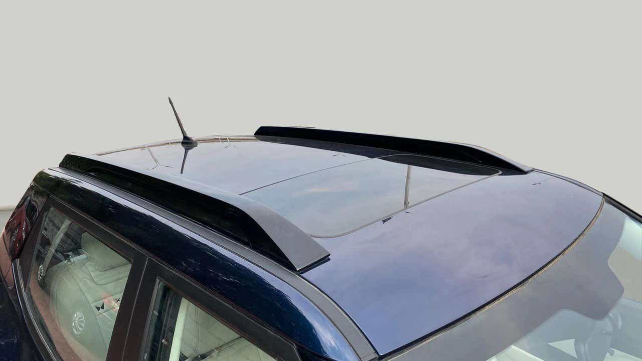Sunroof and roof rails of a Mahindra XUV 3XO