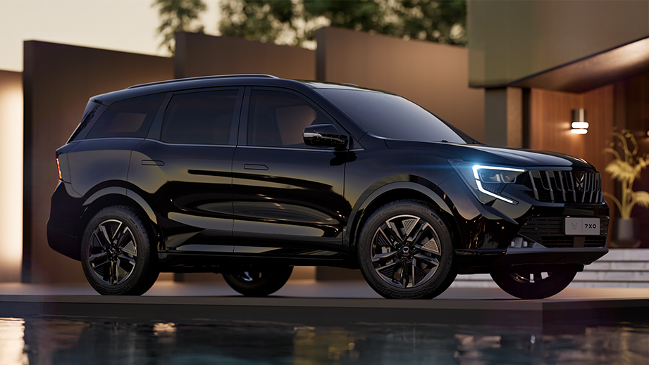 Side profile of Mahindra XUV 7XO