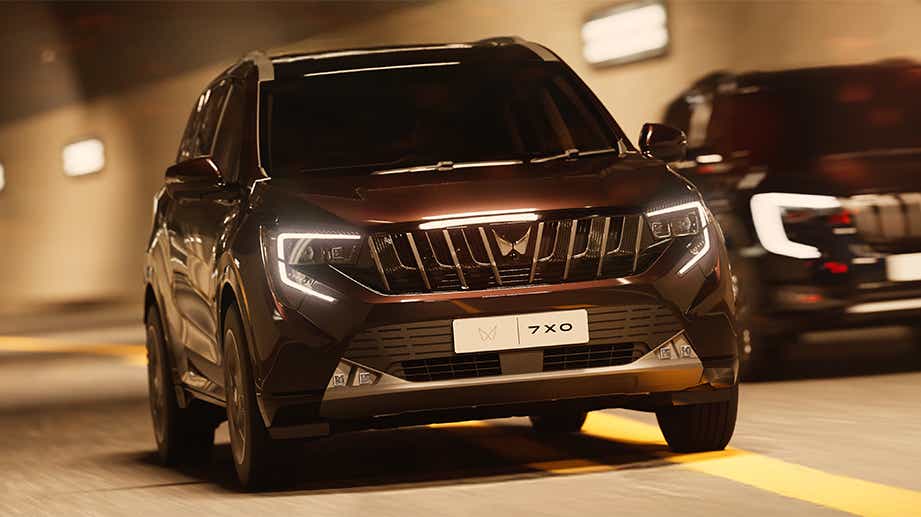Front view of Mahindra XUV 7XO