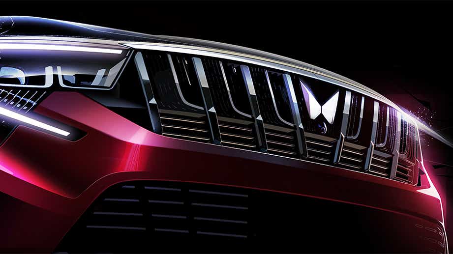 Front grille and headlight close-up of Mahindra XUV 7XO