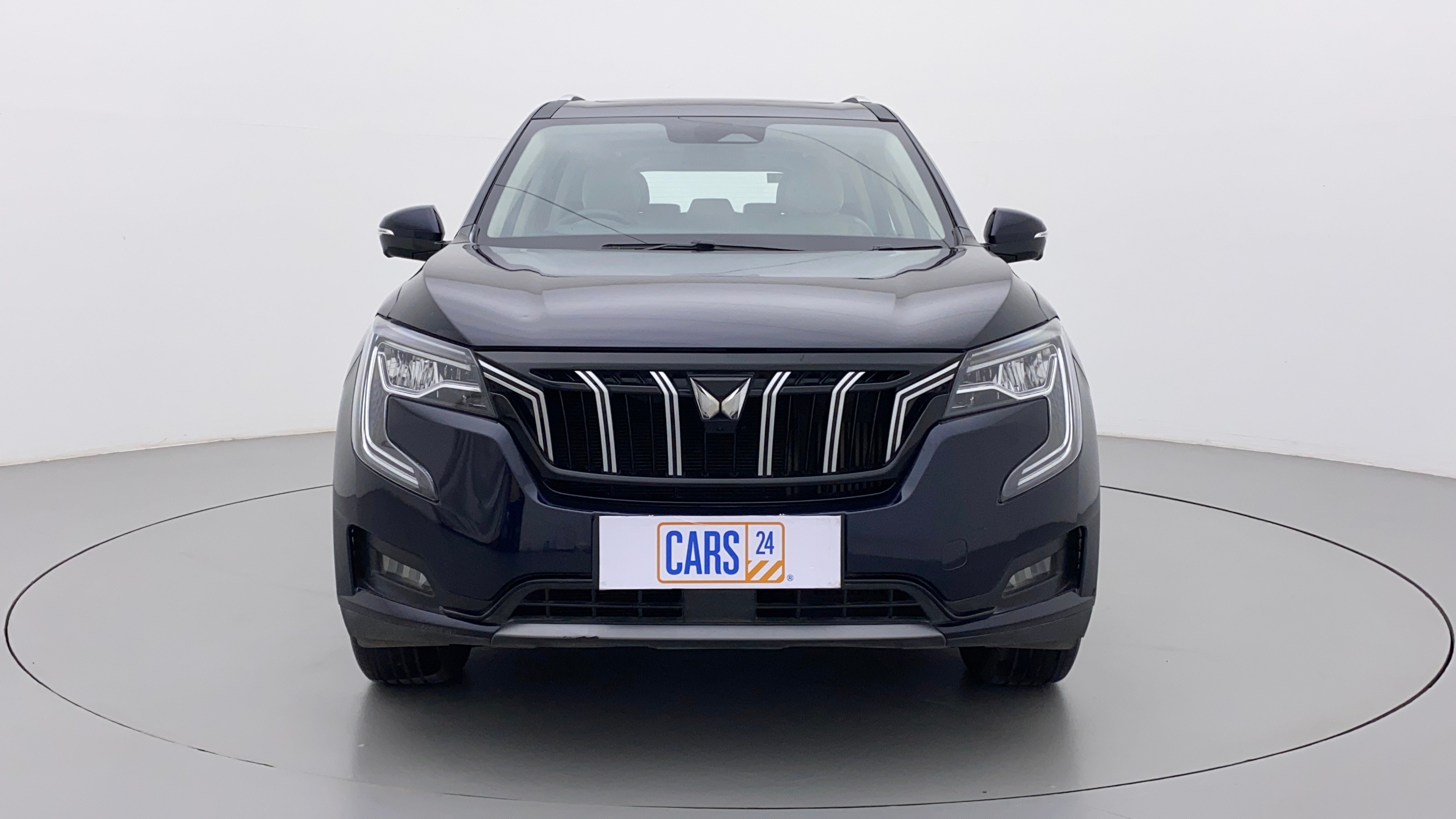 Front view of a Mahindra XUV700