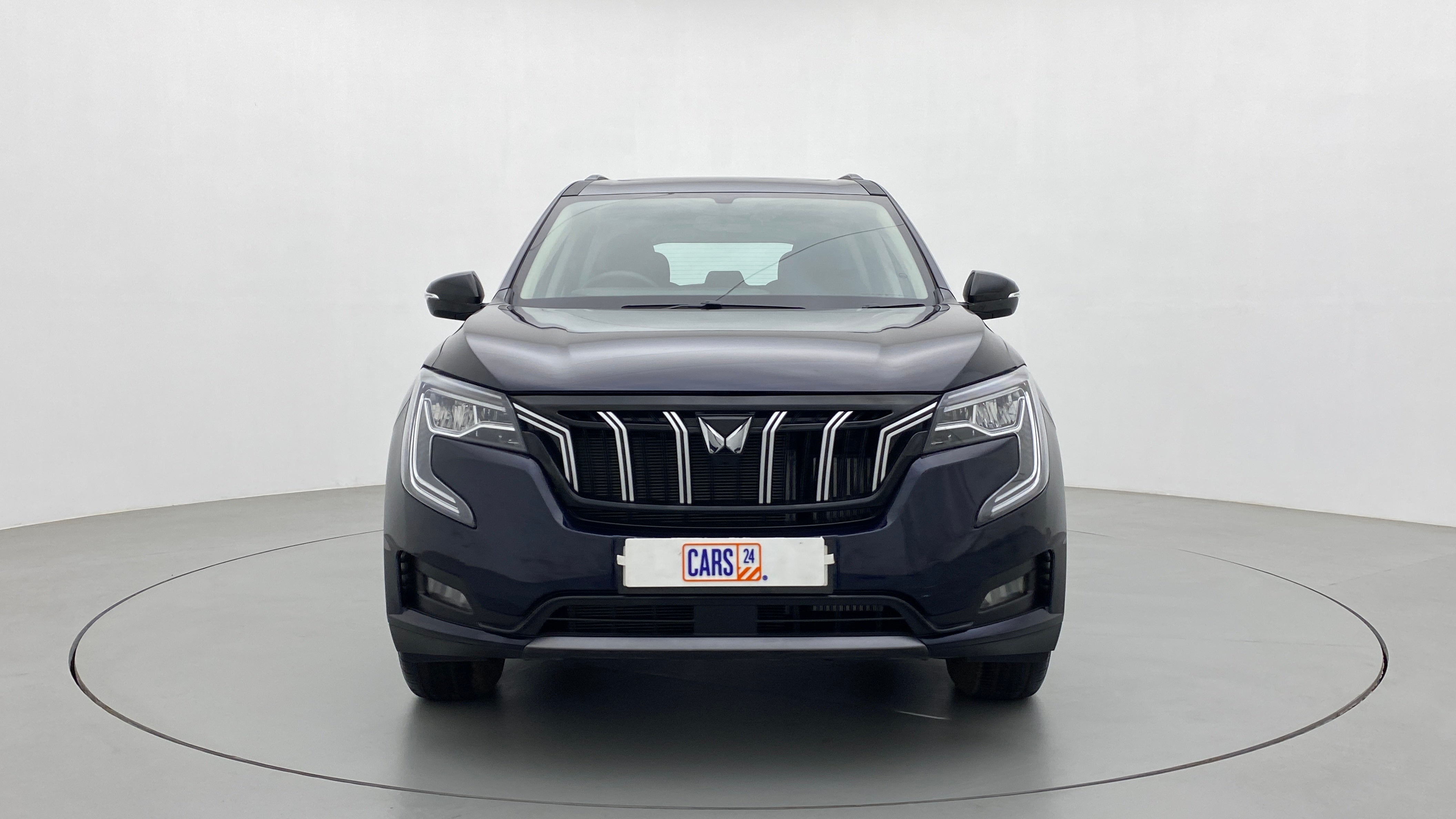 Front view of a Mahindra XUV700