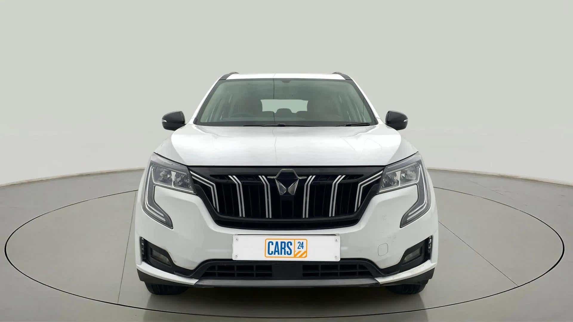 Front view of a Mahindra XUV700