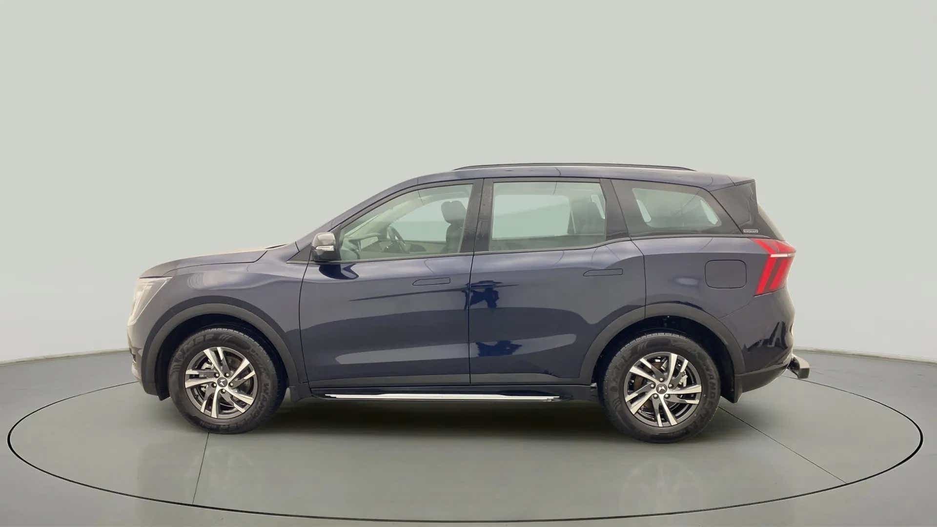 Side view of a Mahindra XUV700