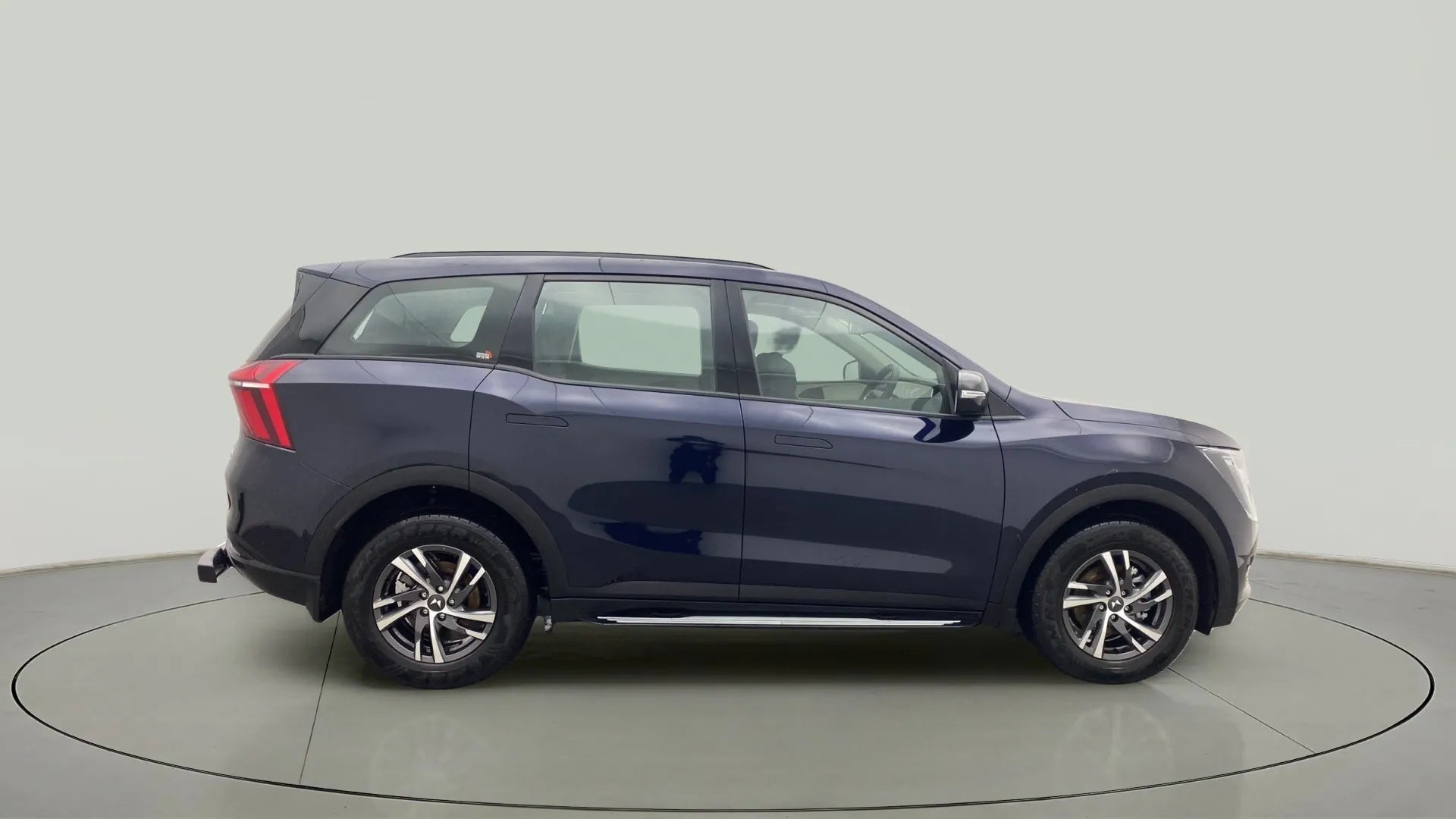 Side view of a Mahindra XUV700