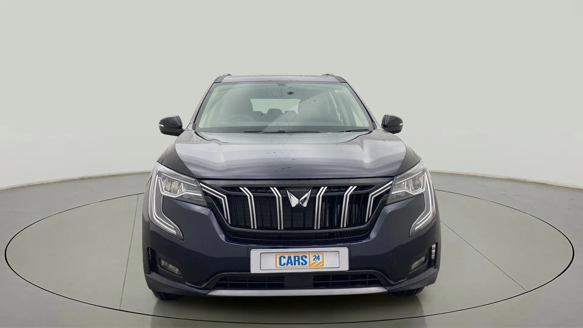 Front view of a Mahindra XUV700