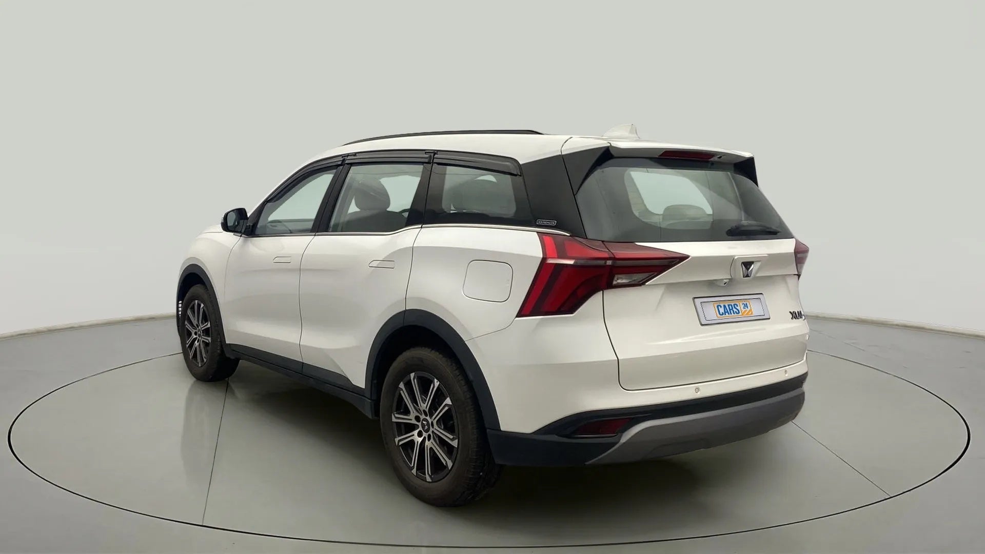 Rear three-quarter view of a Everest White Mahindra XUV700