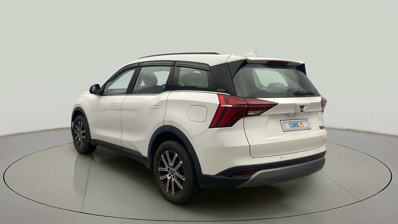 Rear three-quarter view of a Everest White Mahindra XUV700