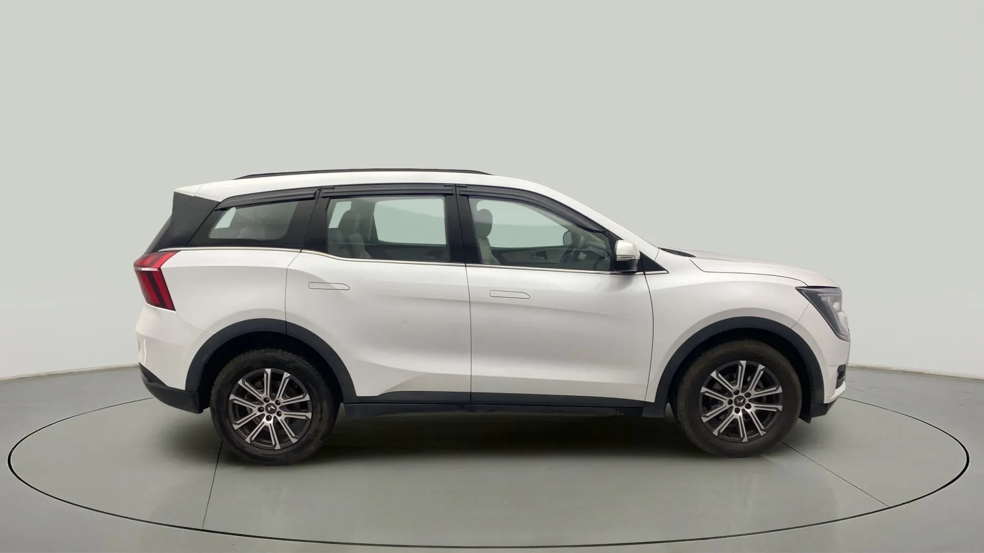 Side view of a Mahindra XUV700