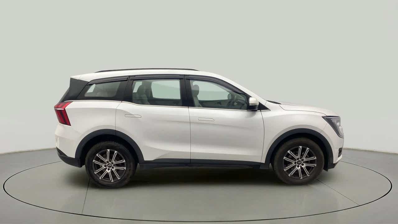 Side view of a Mahindra XUV700