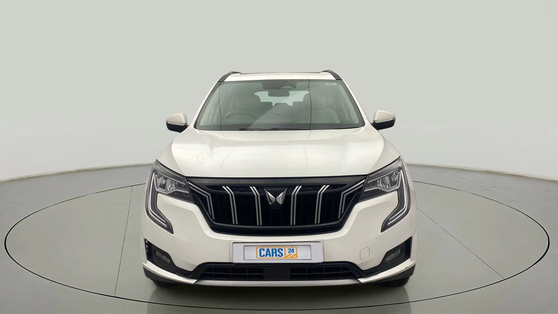 Front view of a Mahindra XUV700