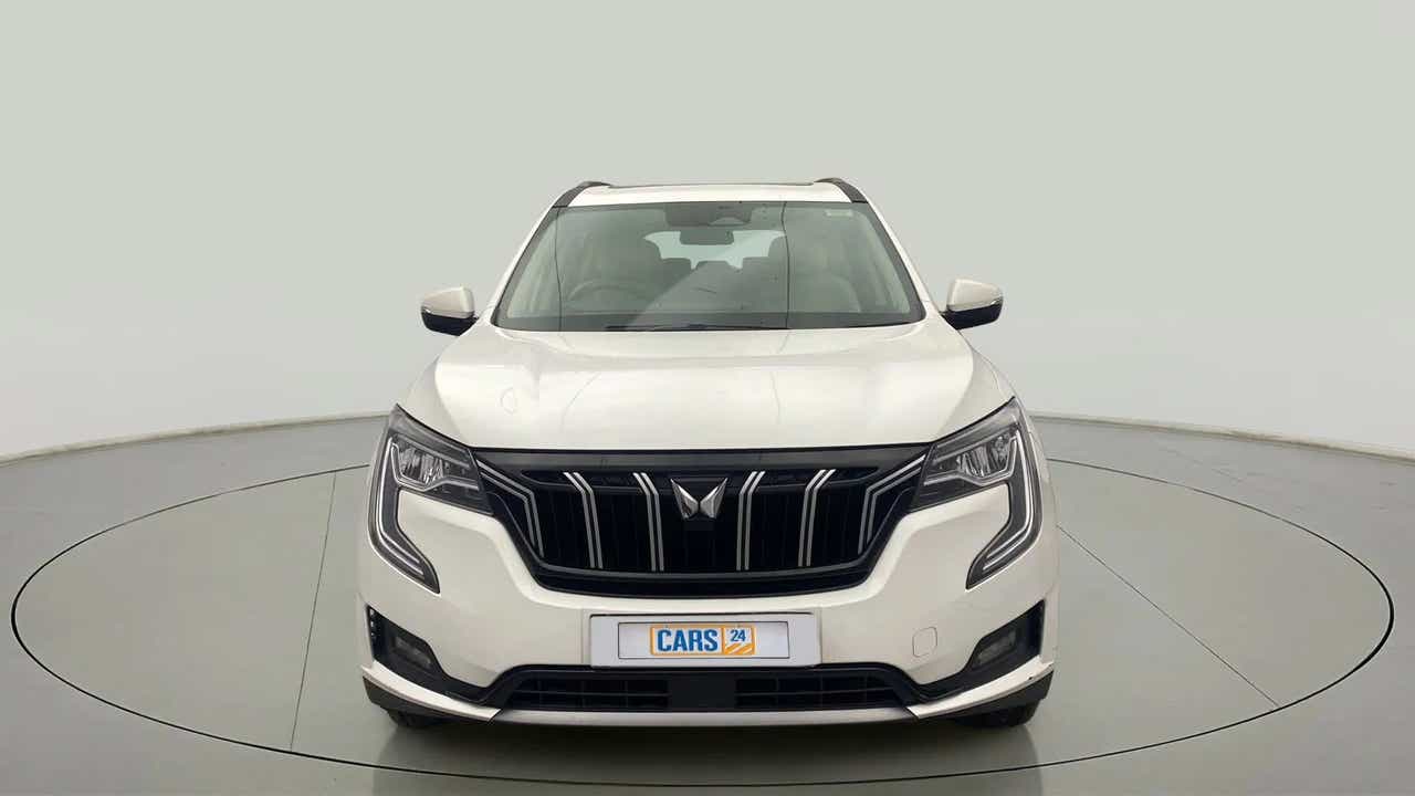 Front view of a Mahindra XUV700
