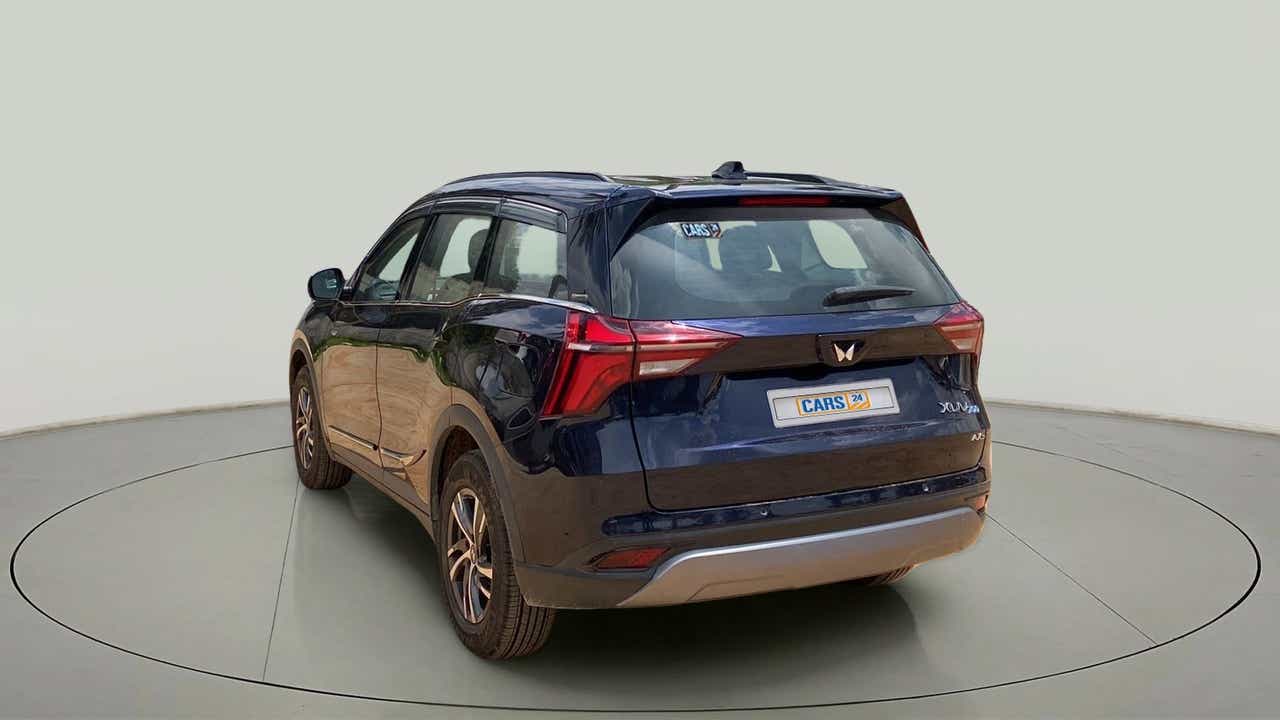 Rear three-quarter view of a Mahindra XUV700