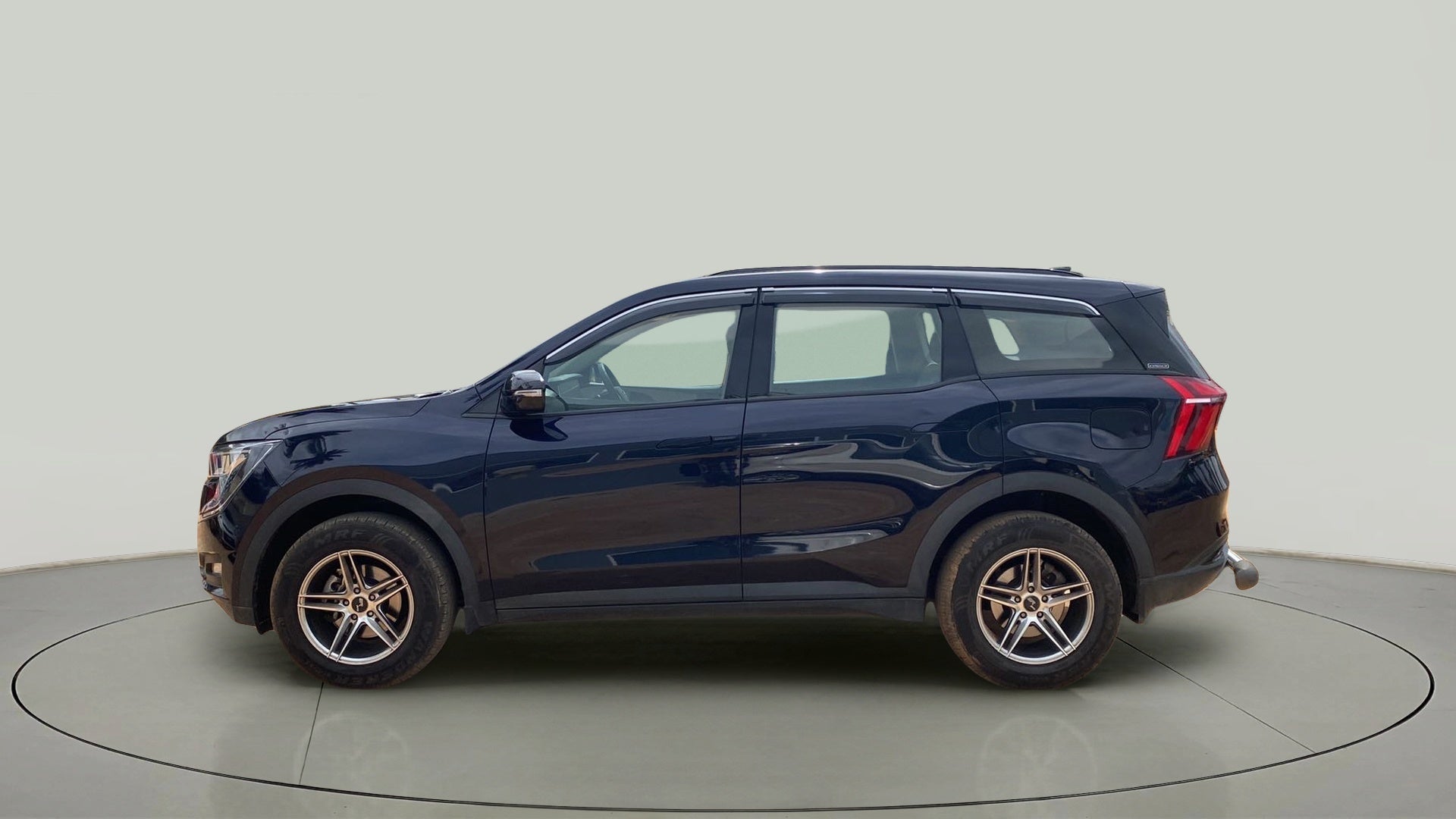 Side view of a Mahindra XUV700