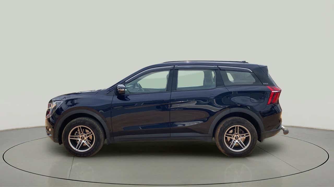 Side view of a Mahindra XUV700