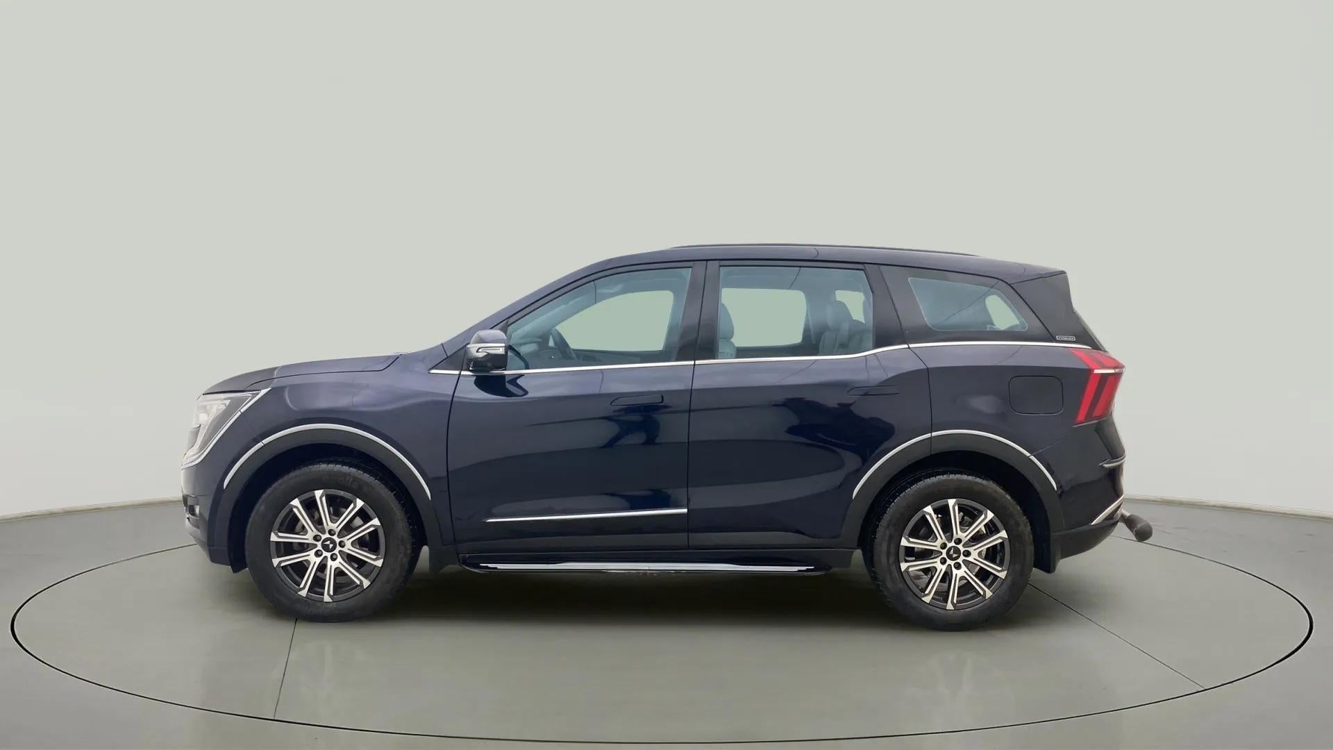 Side view of a Mahindra XUV700