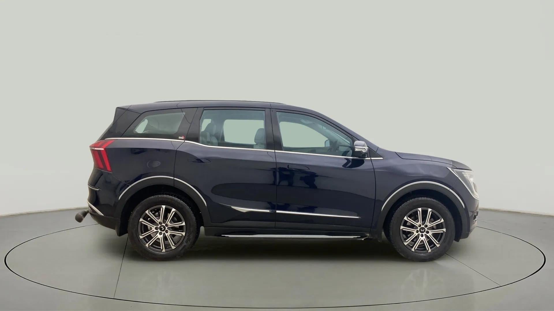 Side view of a Mahindra XUV700