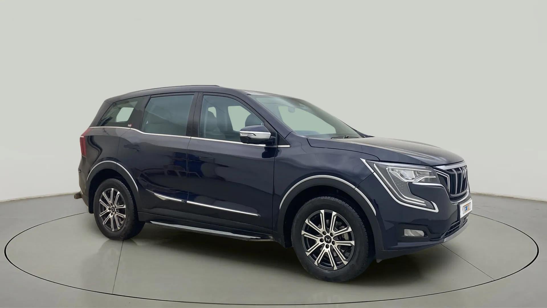 Front three-quarter view of a Mahindra XUV700