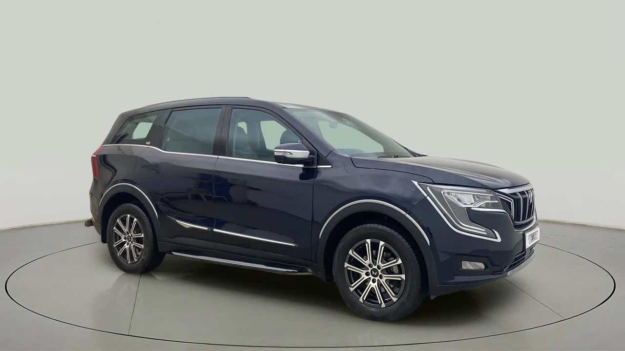 Front three-quarter view of a Mahindra XUV700