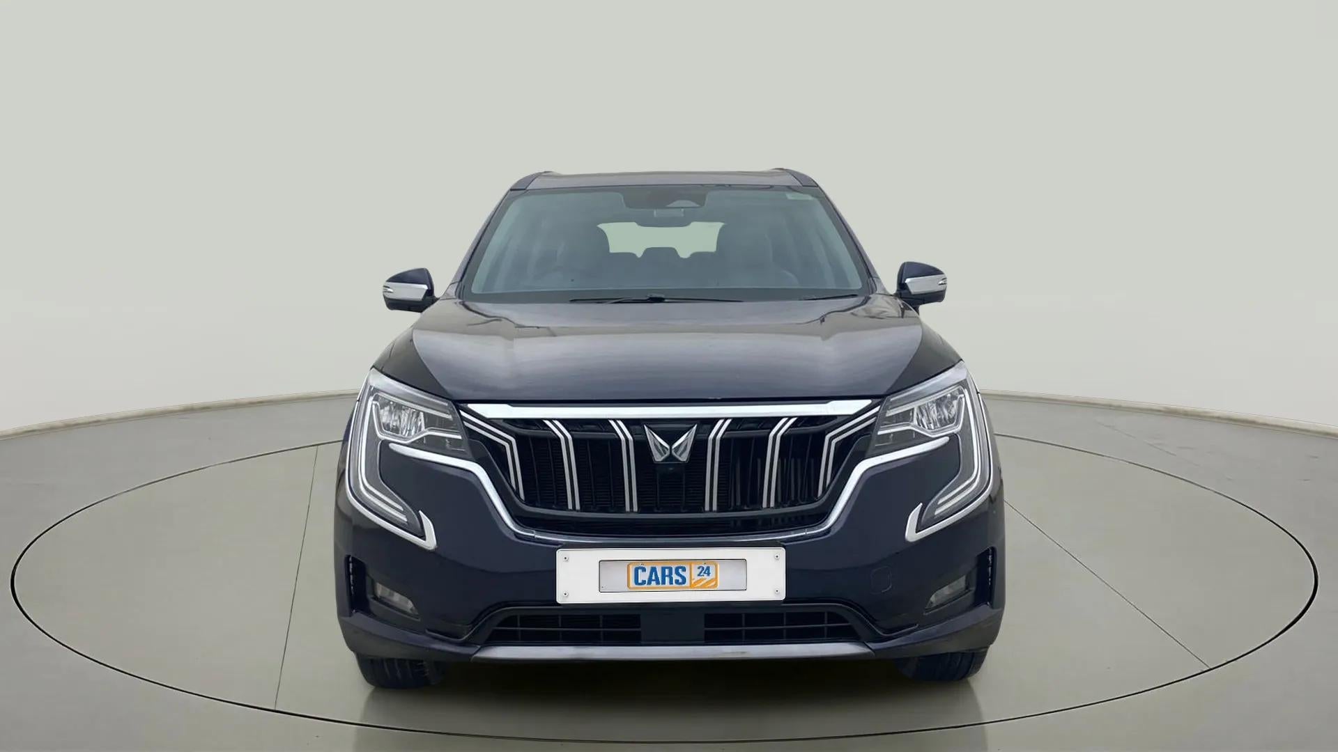 Front view of a Mahindra XUV700