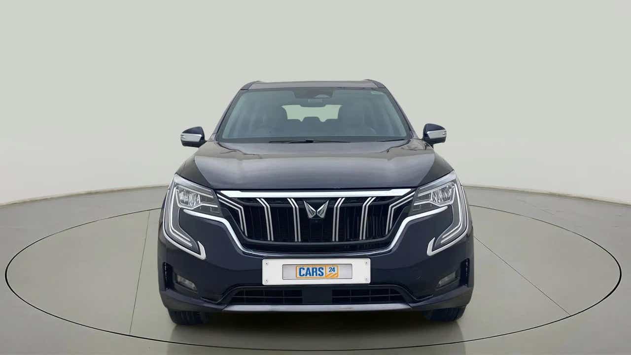 Front view of a Mahindra XUV700