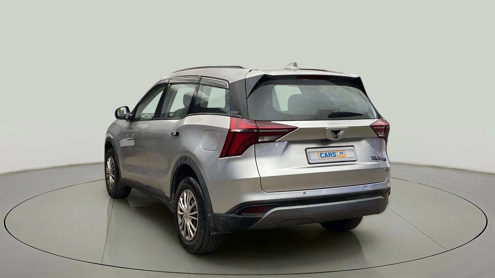 Rear three-quarter view of a Mahindra XUV700