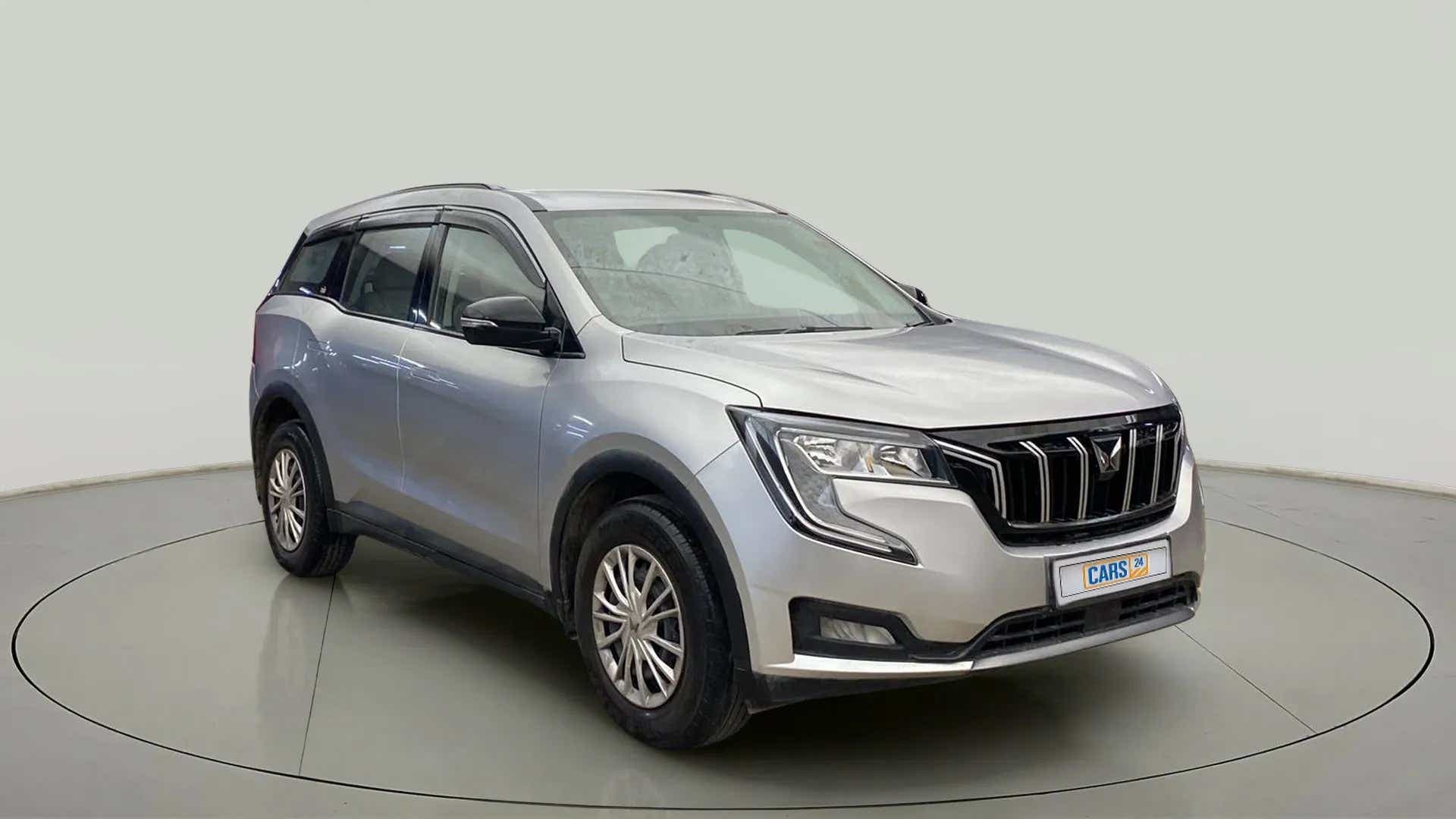 Front three-quarter view of a Mahindra XUV700