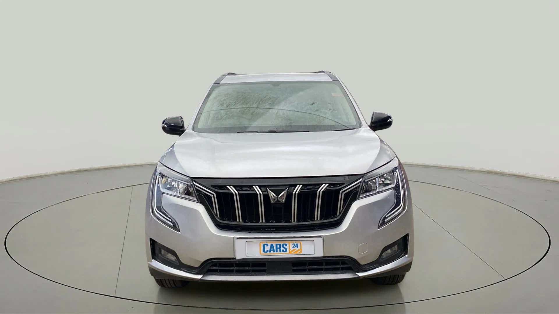 Front view of a Mahindra XUV700