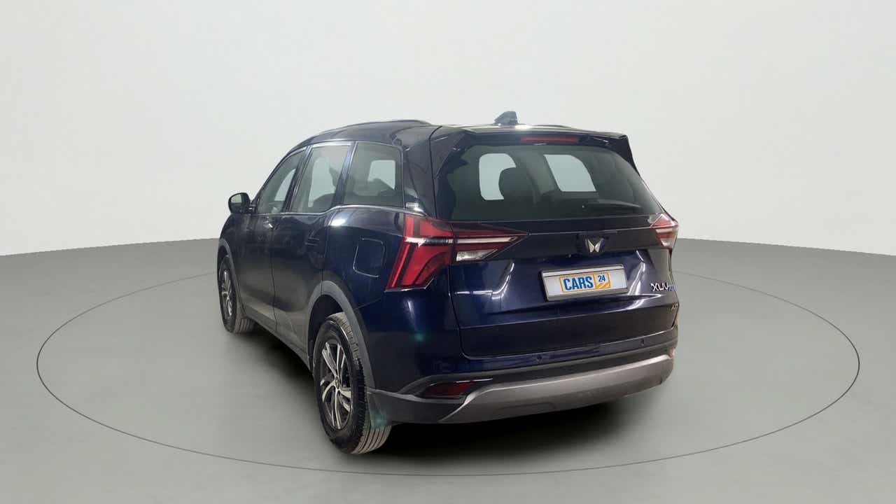 Rear three-quarter view of a Mahindra XUV700