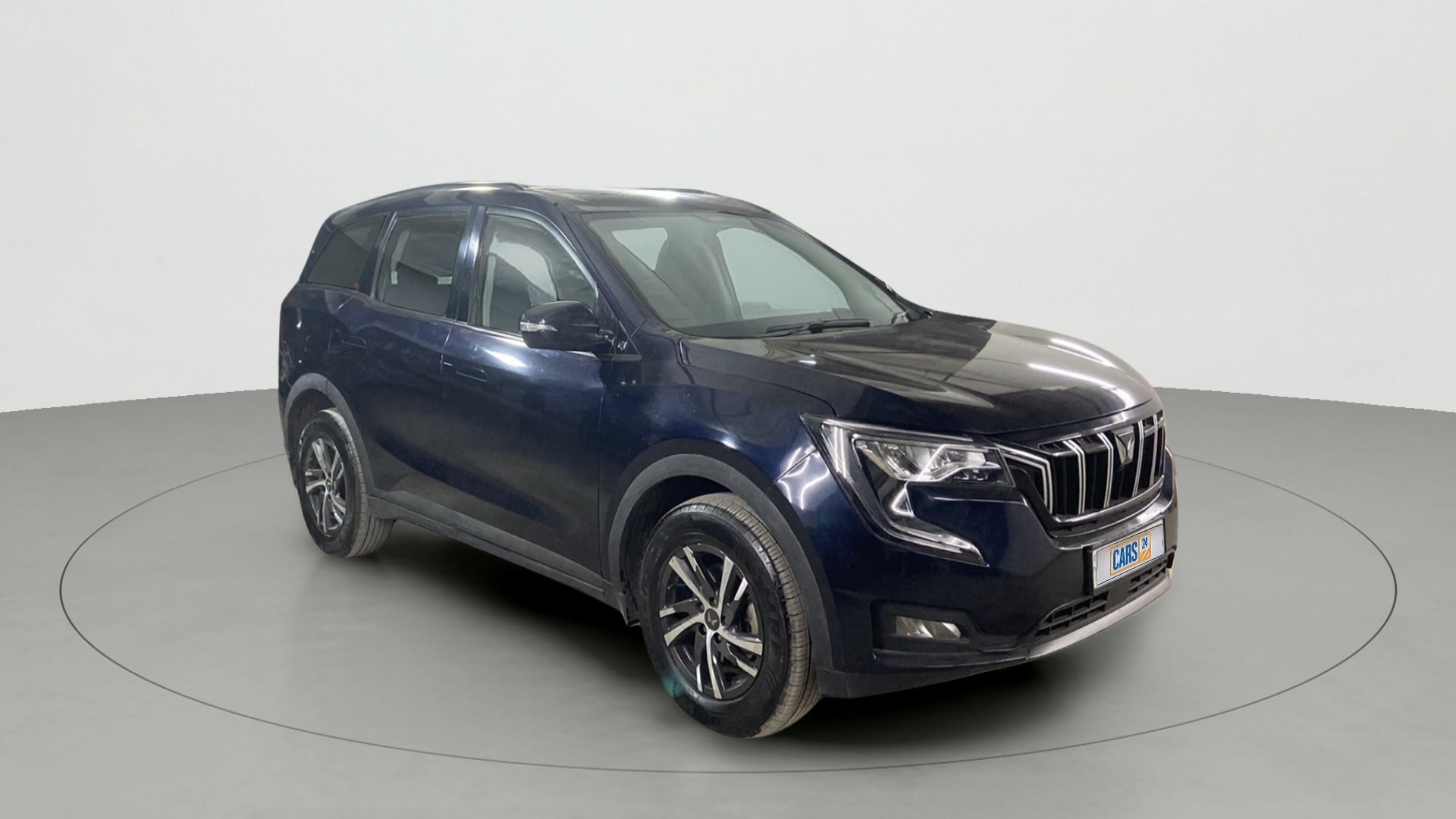 Front three-quarter view of a Mahindra XUV700