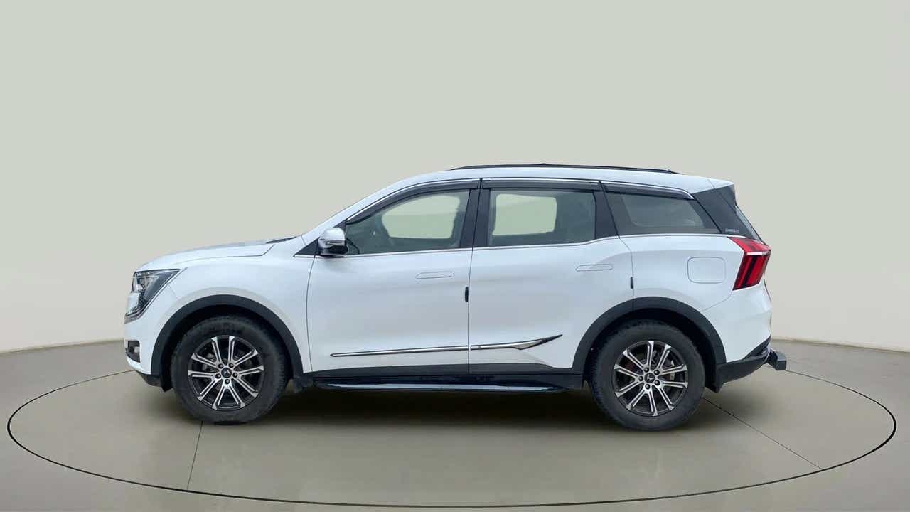 Side view of a Mahindra XUV700