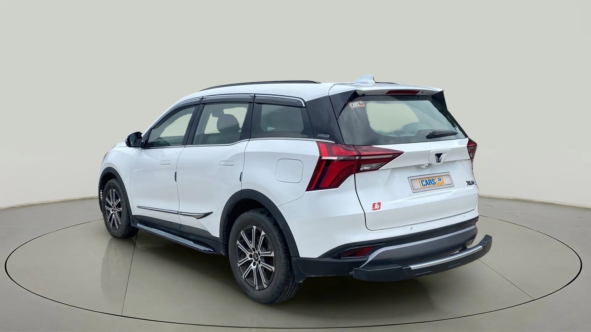 Rear three-quarter view of a Mahindra XUV700